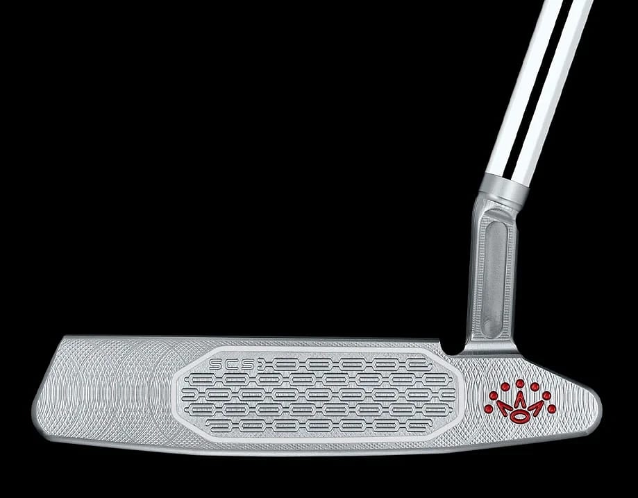 Höggflötur Scotty Cameron Studio Style Newport 2.5 Plus pútters séður framan frá