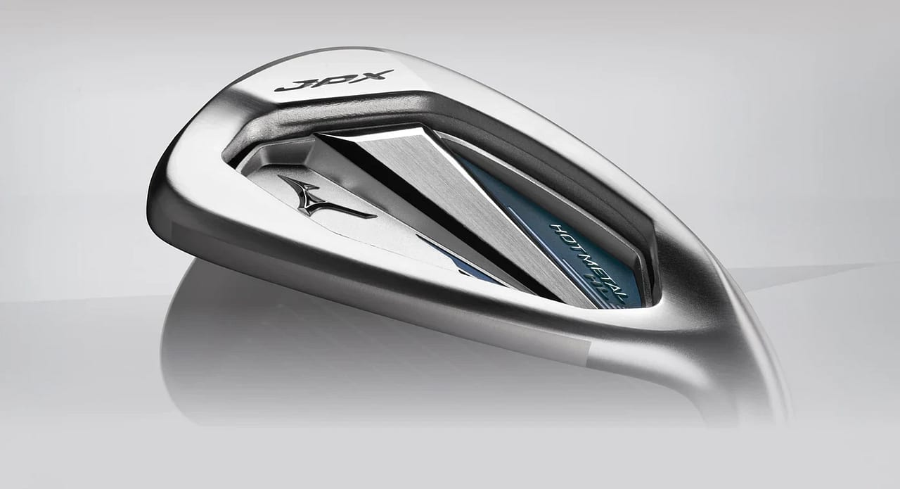 Mizuno JPX925 Hot Metal HL járn séð skáhallt aftan frá, með breiðan sólann í forgrunni