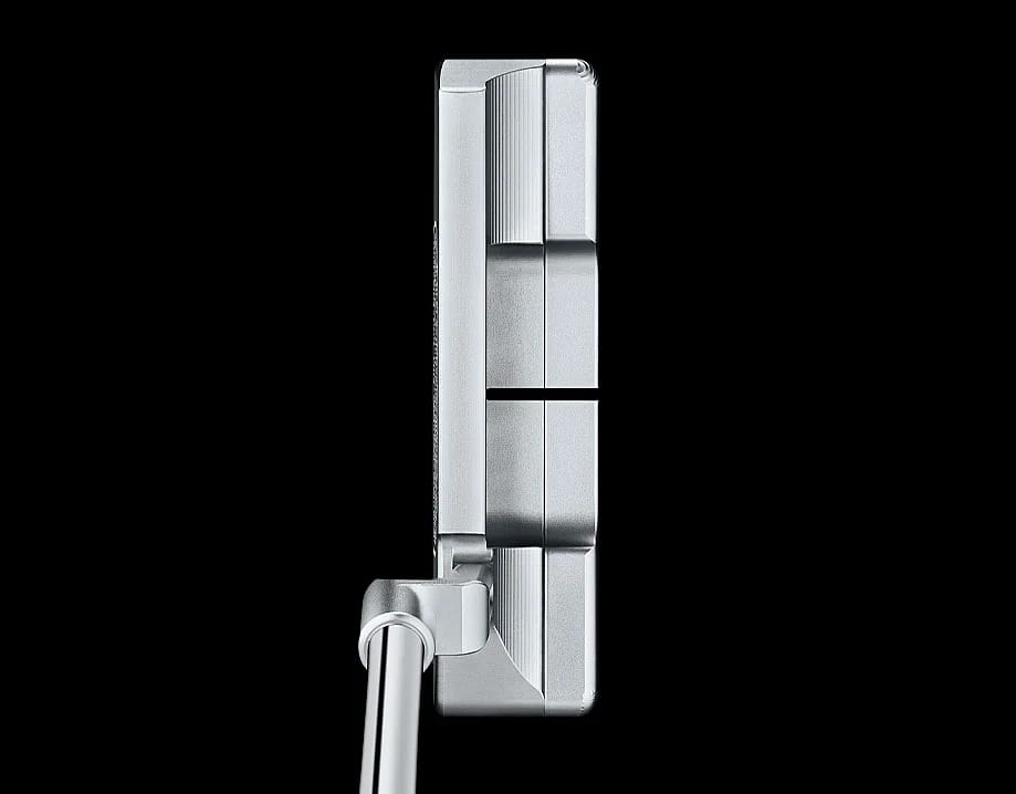 Scotty Cameron Studio Style Newport 2 pútter séður ofan frá, eins og þegar staðið er yfir boltanum
