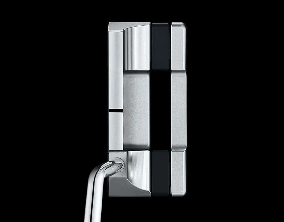 Scotty Cameron Studio Style Squareback pútter séður ofan frá, eins og þegar staðið er yfir boltanum