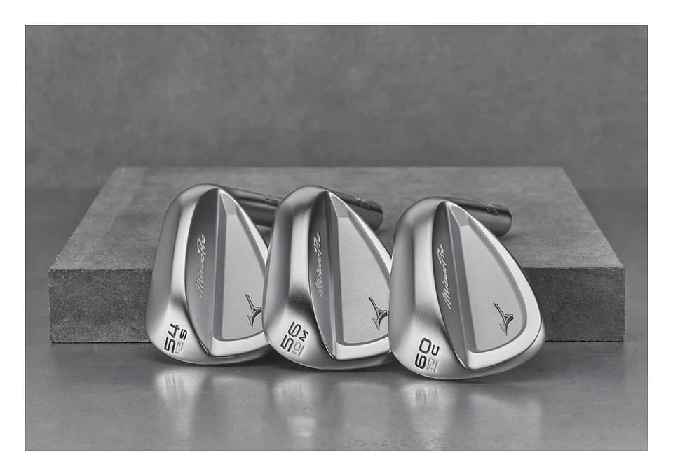 Mizuno Pro T-3 fleygjárn í röð, séð frá sólanum