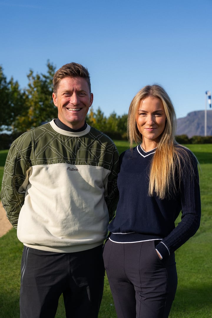 Rögnvaldur og Kolbrún úr ferðateymi Golfskálans saman á golfvellinum